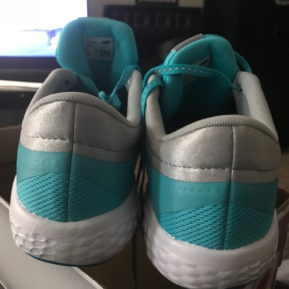 NWOT Kids Blue & Silver New Balance Running Shoes - Picture 2 of 3